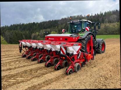 Bild 2:Einzelkornsaat Mais, Soja, Kürbis, Hirse, Sonnenblumen etc.