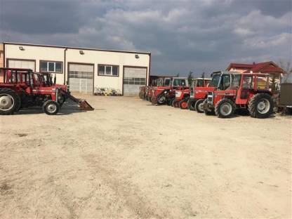 Bild 2:Traktoren und Landmaschinen