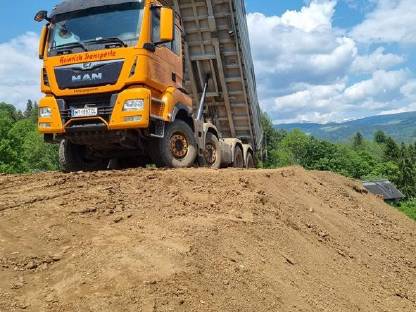 Bild 3:Transporte Erdbau Brecherarbeiten