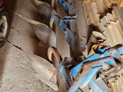 Bild 4:Pflug 4-Schar Överum