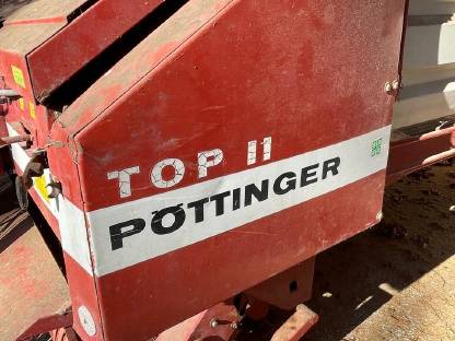 Bild 3:Pöttinger Ladewagen