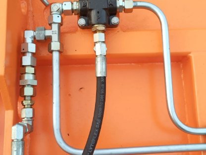 Bild 3:Selbstlade-Sandstreuer HYDRAC