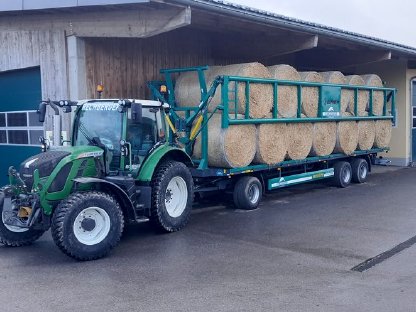 Bild 7:Ballenlogistik mit Oehler Ballenhänger