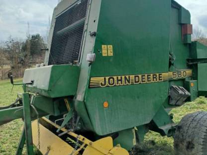 John Deere 580 Rundballenpresse