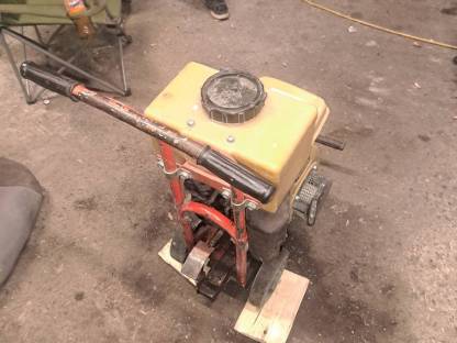 Bild 3:Schlitzschneider Asphaltschneider