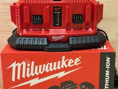 Milwaukee 6-fach Akku-Schnellladegerät für 18 V - Neu, M1814C6