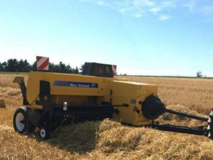 Presse kleine Heu- und Strohballen New Holland BC 5060