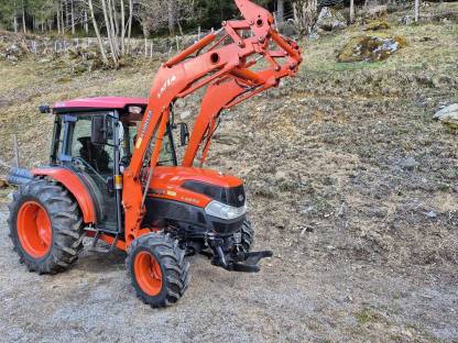Bild 4:Kubota L4240 mit Original Frontlader