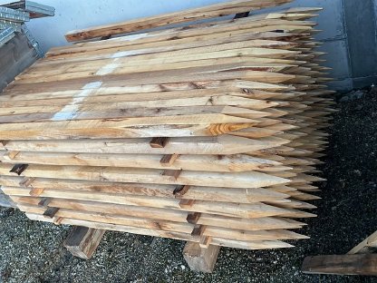 Bild 2:Akaziensteher 3 cm x 3 cm x 1,2 m oder 5 cm x 5 cm x 1,5 m