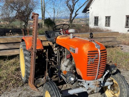 Steyr 86 mit Mähbalken, Hecklader und Frontgewicht