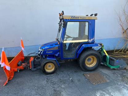 Iseki 318 FUE, Schneeschild, Kippmulde, Sichelmulcher