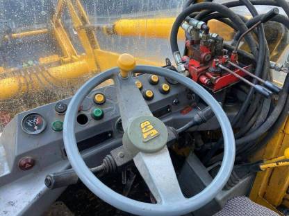 Bild 6:JCB 415 Lader mit Silofräse
