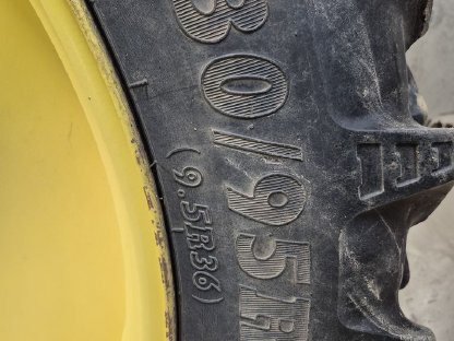 Bild 4:Pflegebereifung John Deere 6130 R