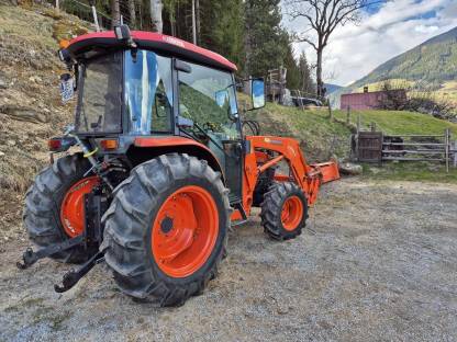 Bild 6:Kubota L4240 mit Original Frontlader