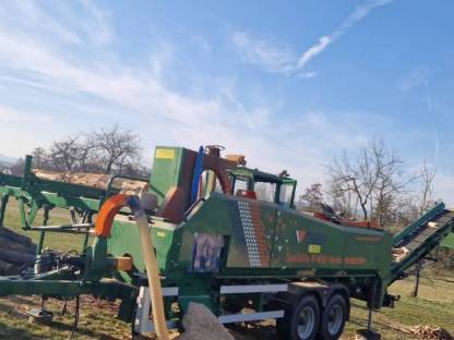 Bild 2:Lohnspalten mit Sägespaltautomat Posch 650 Vario