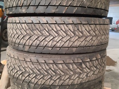 4 x 315/80R22,5 Lkw Reifen