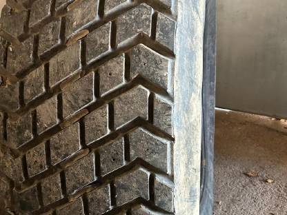 Kommunalreifen/Straßenreifen 650/65 R42 Michelin