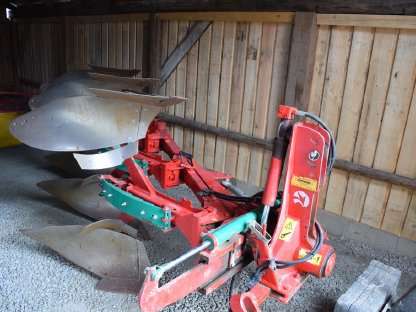 Bild 2:3 Schar Wendepflug steingesichert Ovlac