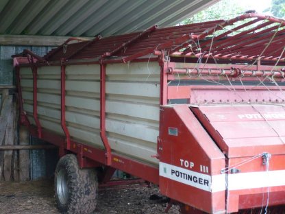 Landwirtschaftliche Geräte im Rahmen einer Betriebsaufgabe