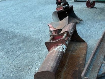Bild 8:Takeuchi TB235 inkl. Powertilt