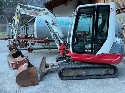 Takeuchi TB235 inkl. Powertilt