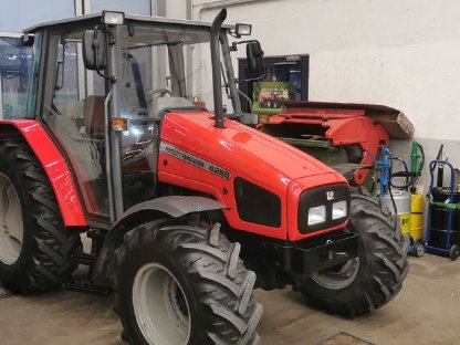 Suche Frontladerkonsole Massey Ferguson 4225