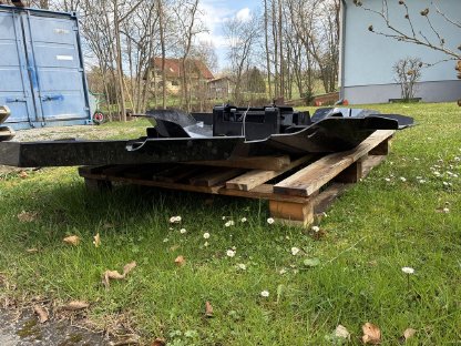 Bild 2:Unterbodenschutz, Forstplatte zu Valtra T4 Serie