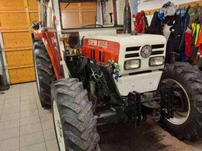 Bild 2:Steyr 8055 mit Frontlader