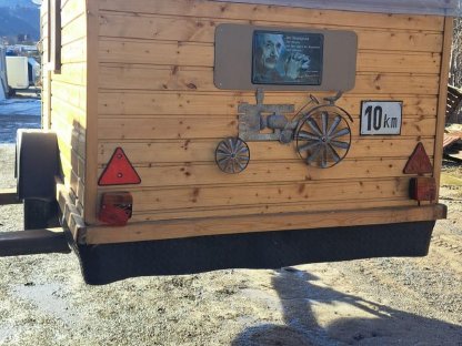 Bild 5:Traktor Wohnwagen