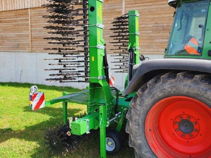 Bild 5:Rollhacke CFS RotaryHoe, Pöttinger Rotocare 6 m