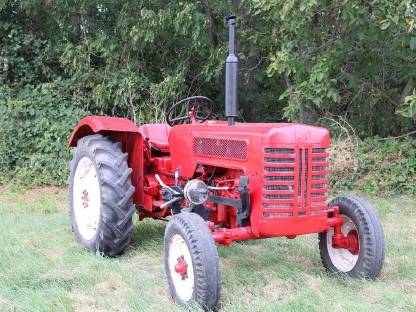 Bild 2:McCormick International B275 IHC Case Oldtimer