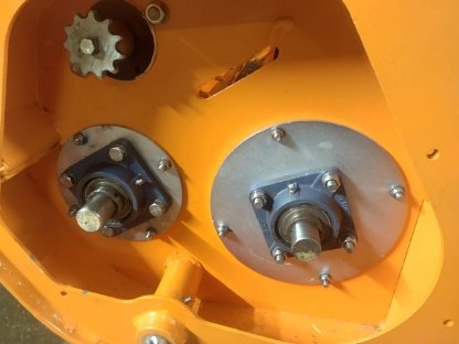 Bild 5:Selbstlade-Sandstreuer HYDRAC