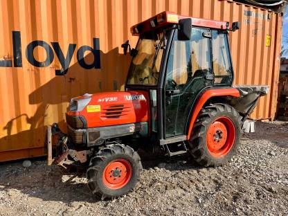 Kubota STV32 Kommunaltraktor