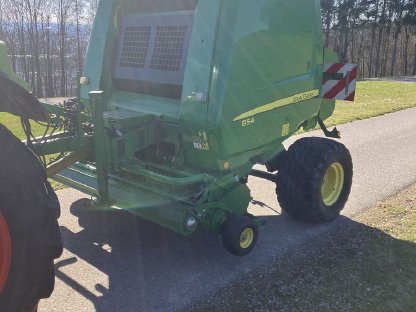 Bild 2:John Deere 854 Premium XCut Rundballenpresse