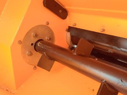 Bild 8:Selbstlade-Sandstreuer HYDRAC