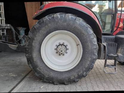 BKT Agrimax RT 765 710/70 R38 + 600/65 R28