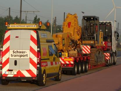 Bild 3:Zuverlässiger Schwer- & Spezialtransport europaweit