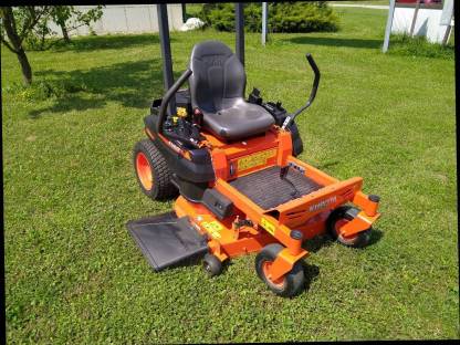 Kubota Z 122R ZeroTurn Mulcher Hochgrasmäher