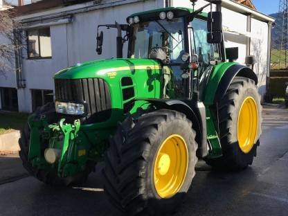 John Deere 7530