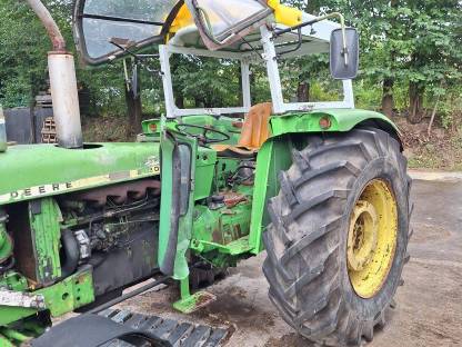 Traktor John Deere 2120