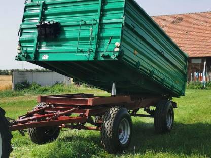 Bild 2:Farmtech 3-Seitenkipper