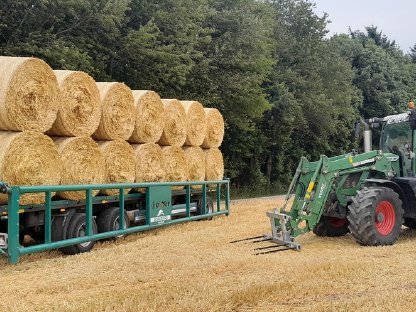Bild 8:Ballenlogistik mit Oehler Ballenhänger
