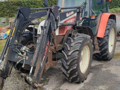 Bild 4:Steyr 9083 mit Frontlader
