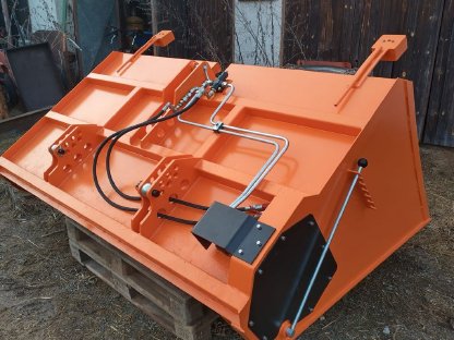 Bild 2:Selbstlade-Sandstreuer HYDRAC