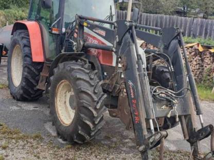 Bild 5:Steyr 9083 mit Frontlader