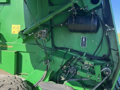 Bild 3:John Deere 854 Premium XCut Rundballenpresse