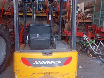 Jungheinrich Elektro-Dreiradstapler