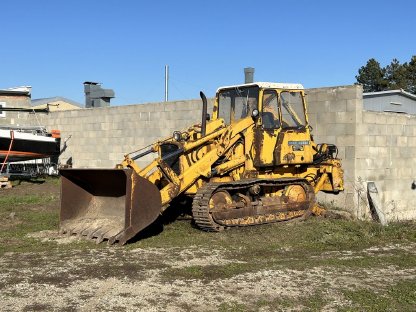 John Deere Laderaupe mit Heckbagger JD 450AA