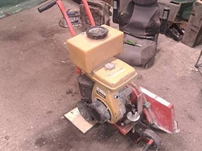 Bild 2:Schlitzschneider Asphaltschneider