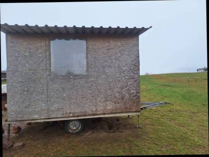 Fahrbarer Stall (isoliert) zu verkaufen